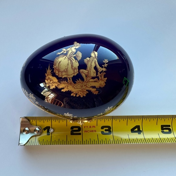 Limoges Cobalt Blue 22k Gilt Porcelain Egg Trinket Box Courting Couple Proposal - Picture 10 of 11
